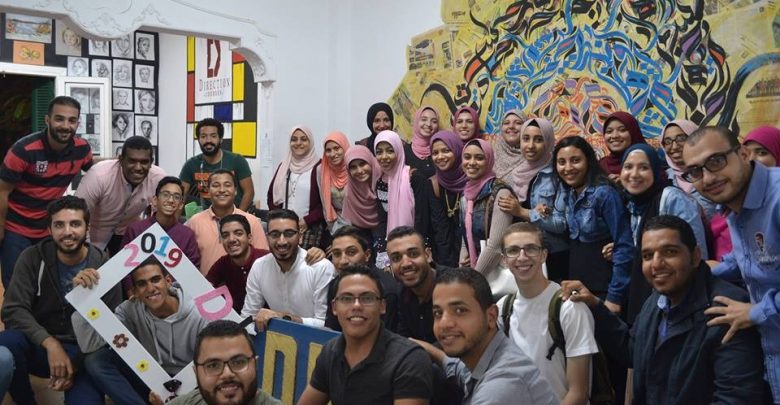 فريق المبدعين الشباب فى صورة تذكارية تجمعهم