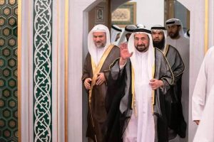 د. سلطان القاسمى خلال افتتاح أكبر مسجد بالشارقة