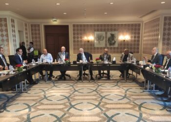 محافظ جنوب سيناء يناقش الخطوط العريضة لإستعدادات مدينة شرم الشيخ لعودة السياحة