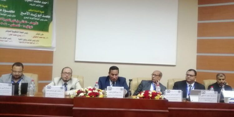 المشاركون خلال المؤتمر