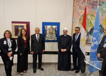 الجبالي يشهد حفل تسليم نموذج طبق الأصل من قناع الملك توت عنخ آمون إلى مكتب الأمم المتحدة بڤيينا