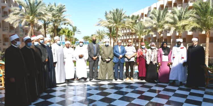 محافظ البحر الأحمر يستقبل وزير الأوقاف والسفير السوداني بالقاهرة ووفد أئمة وواعظات السودان المرافق لهما