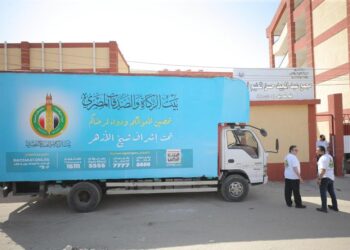 بيت الزكاة يبدأ مبادرة توزيع 100 ألف شنطة مدرسية على الأيتام وذوي الهمم بمحافظات الصعيد