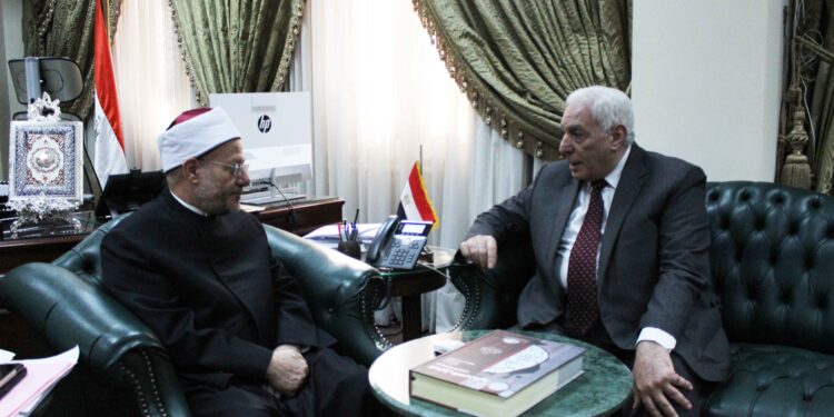 مفتي الجمهورية يستقبل أمين عام رابطة الجامعات الإسلامية لبحث تعزيز التعاون بين الرابطة والدار