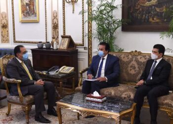 رئيس الوزراء يلتقي المدير العام لمنظمة العالم الإسلامي للتربية والعلوم والثقافة