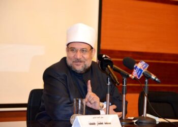 خطورة التصامم عن سماع الحق