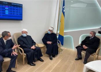 وصول مفتي الجمهورية إلى مطار سراييفو الدولي في مستهل زيارته للبوسنة والهرسك