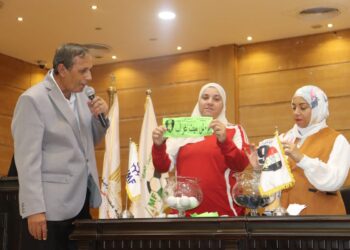 رئيس إتحاد الميني فوتبول ورئيس لجنه الشباب والرياضة بالبرلمان يدشنان قرعه الدوري الممتاز رجال وسيدات للميني فوتبول