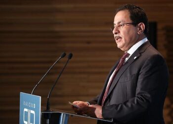 المؤسسات الدينية والإنسانية ساندت صانعي القرار في مواجهة التحديات