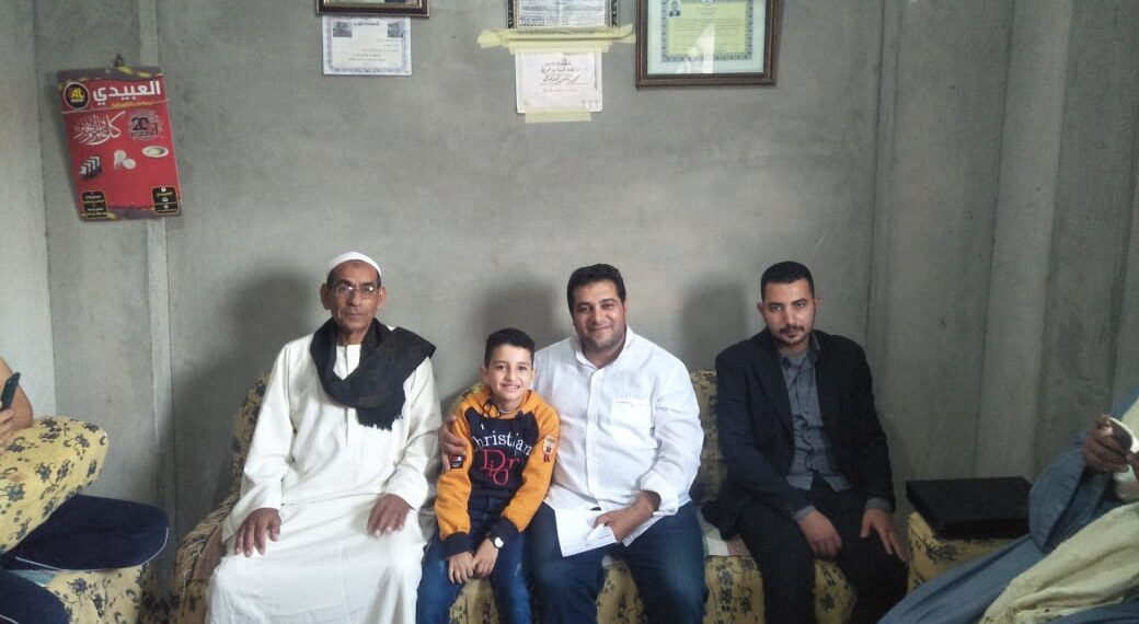 “عقيدتي” في منزل عائلة الطفل النابغة .. ونكشف الأسرار الكاملة لقصة تفوقه