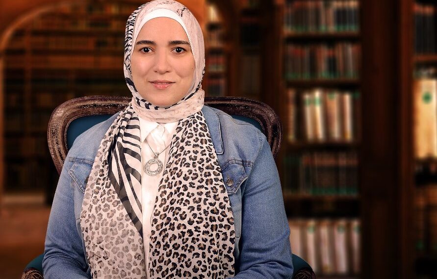 وَلَا تَنسَوُا۟ ٱلْفَضْلَ بَيْنَكُمْ