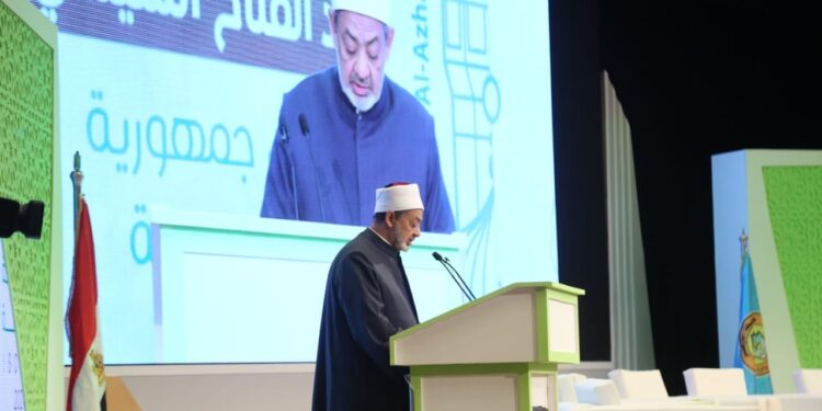 التقدم المادي الذي تميز به القرن الماضي لم يُواكبه تقدم مواز في المجال الخلقي الإنساني