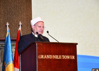 القرآن الكريم هو كتاب الله الخاتم ونور الأبصار والبصائر ولا طريق إلى الله سواه