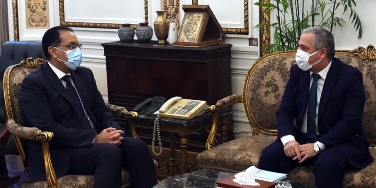 رئيس الوزراء يتابع مع رئيس الهيئة الوطنية للصحافة ملفات العمل