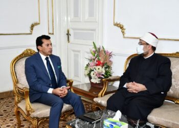 وزيرا الأوقاف والشباب والرياضة يبحثان سبل تكثيف التواصل مع الشباب