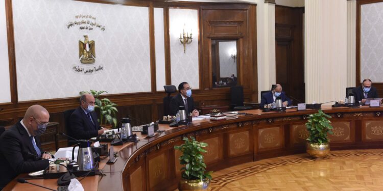 رئيس الوزراء يترأس اجتماع اللجنة الرئيسية لتقنين أوضاع الكنائس