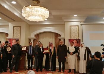 كلنا خلف القيادة السياسية.. وكل التحية للجيش والشرطة في عيدها