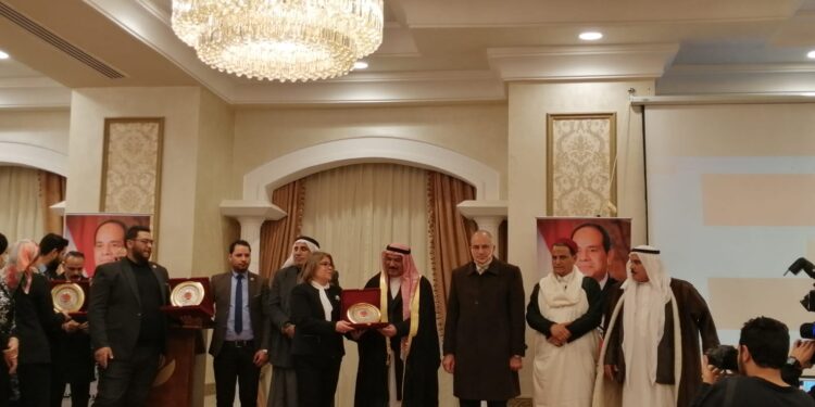 كلنا خلف القيادة السياسية.. وكل التحية للجيش والشرطة في عيدها