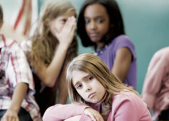 التجسس.. التنمر.. الابتزاز..  مثلث الكوارث الأخلاقية