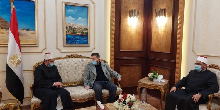 بالصور : وصول أول وفود الدول المشاركة في المؤتمر الثاني والثلاثين للمجلس الأعلى للشئون الإسلامية