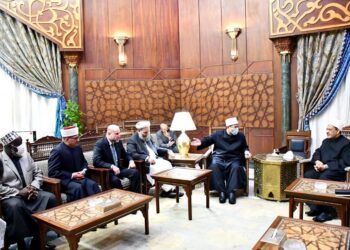 وزير الأوقاف على رأس وفد من وزراء الشئون الإسلامية والمفتين وكبار العلماء المشاركين في مؤتمر “عقد المواطنة” في زيارة للإمام الأكبر