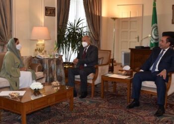 “الكعبي” تسلم أوراق اعتمادها مندوبة دائمة للإمارات لدى جامعة الدول العربية