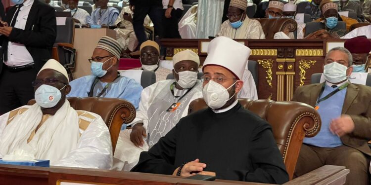 أسامة الأزهري يشارك في مؤتمر تعزيز السلم بموريتانيا