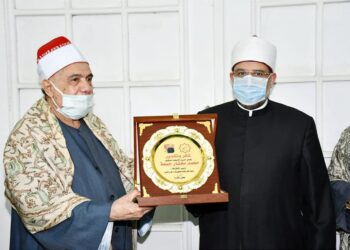 نقابة القراء تهدي درع النقابة لوزير الأوقاف تقديرًا لجهوده في خدمة القرآن الكريم