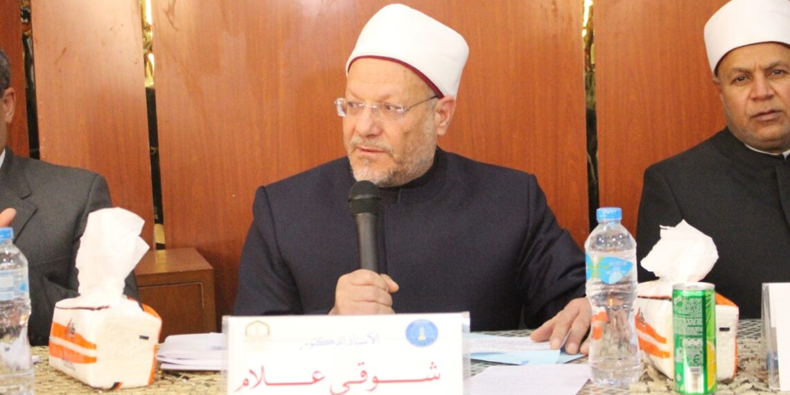 اجتمعت كلمة العلماء والأئمة وعقلاء الأمة على أن تراثنا الفكري والحضاري ثروة عظيمة ينبغي أن نحافظ عليها وأن نستفيد منها 