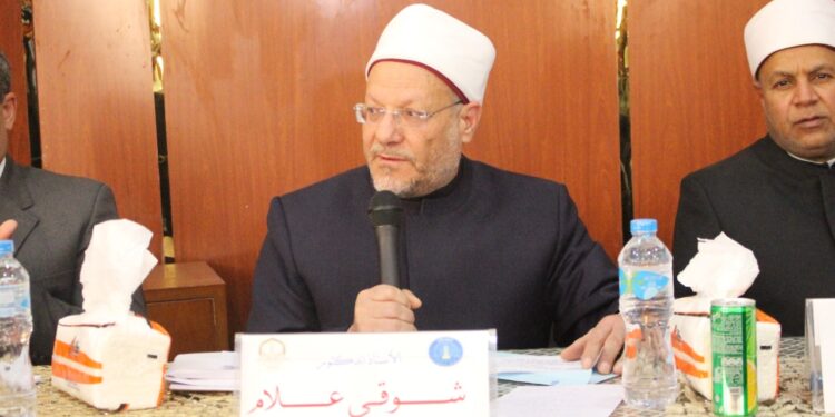 اجتمعت كلمة العلماء والأئمة وعقلاء الأمة على أن تراثنا الفكري والحضاري ثروة عظيمة ينبغي أن نحافظ عليها وأن نستفيد منها 