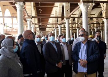 رئيس الوزراء يتفقد أعمال ترميم مسجد عمرو بن العاص وتطوير ساحته وحدائق الفسطاط