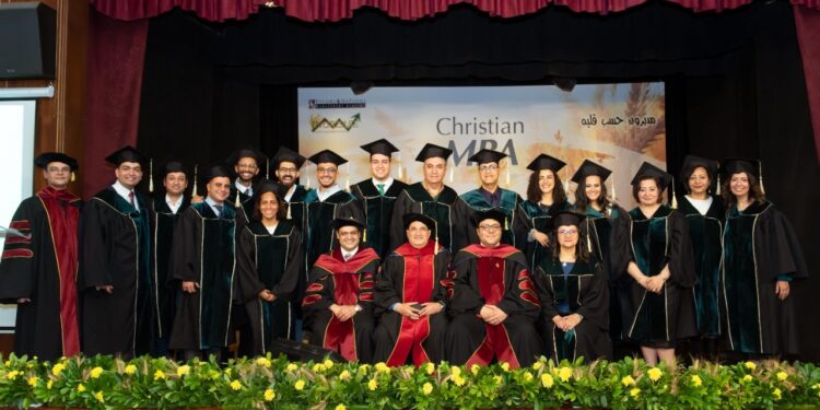 بحضور “عقيدتى”.. الاحتفال بتخريج الدفعة الثالثة من ماجستير الإدارة بكلية لاهوت أكسبلورنيشنز