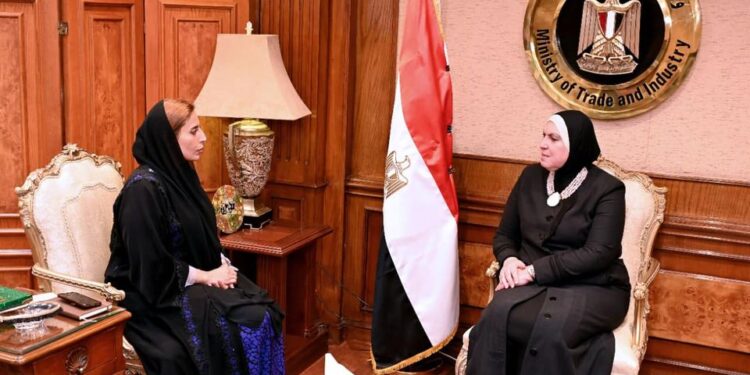 سفيرة الإمارات تبحث مع وزيرة التجارة والصناعة تنمية العلاقات الاقتصادية المشتركة