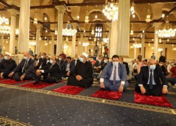 محافظ القاهرة يحضر صلاة الجمعة الأخيرة نائبًا عن الرئيس عبد الفتاح السيسي