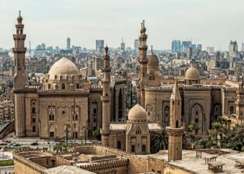 بالزغاريد والإنشاد والتهليل والتكبير استقبل المصلون قرار عودة المساجد لطبيعتها  