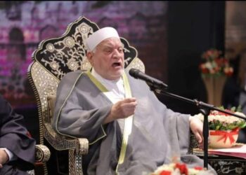 شيخ الأزهر يطمئن هاتفيا على الدكتور أحمد عمر هاشم بعد إصابته بكسر في الفخذ