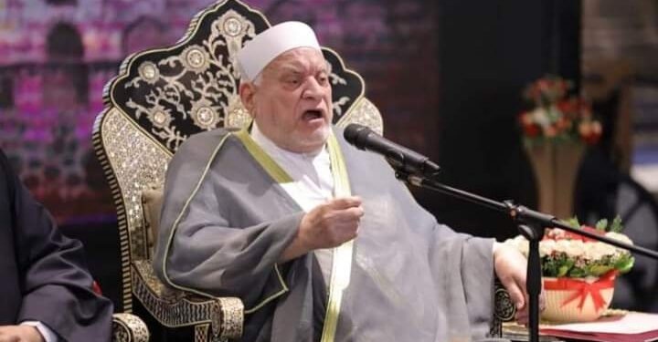 شيخ الأزهر يطمئن هاتفيا على الدكتور أحمد عمر هاشم بعد إصابته بكسر في الفخذ