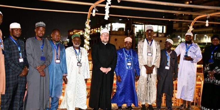 أئمة وواعظات بوركينا فاسو يشكرون الرئيس السيسي