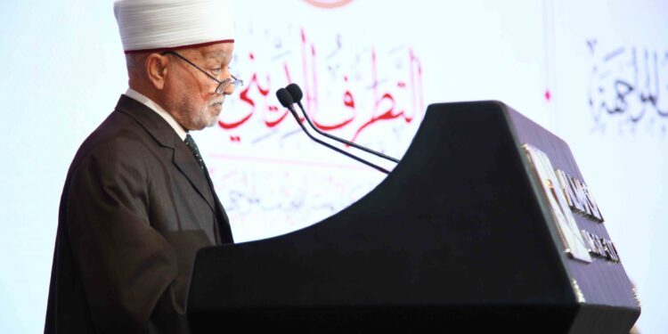 المحافظة على أدب الاختلاف واتباع الأصول والقواعد الإسلامية في خطاب الآخر من وسائل التجديد الفقهي