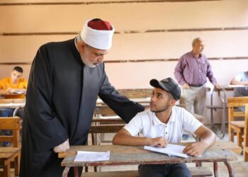 وكيل الأزهر  يتفقد لجان  الثانوية الأزهرية محافظة القاهرة ويوجه الشكر لعمال النظافة بلجنة فتيات شبرا الخيمة