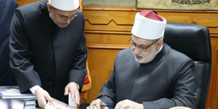 وكيل الأزهر يعتمد نتيجة الدور الأول لشهادات القراءات ويهنئ الطلاب الأوائل