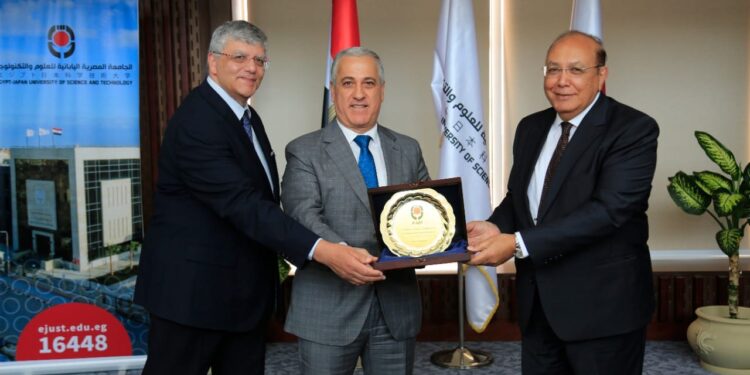 رئيس الهيئة الوطنية للصحافة يزور الجامعة المصرية اليابانية