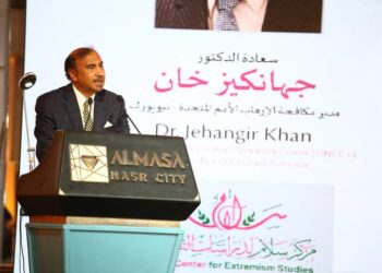  القادة الدينيون يلعبون دورًا حاسمًا في ترسيخ القيم السلمية والإنسانية المتأصلة في معتقداتهم الدينية مباشرة في المجتمعات