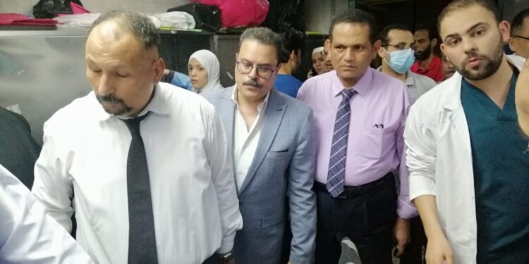 رئيس جامعة الأزهر يحث الطلاب على استخدام سلالم المشاة في محيط الجامعة حفاظا على حياتهم