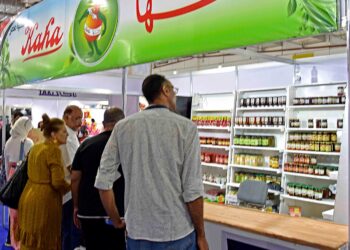 معرض”صناعة بلدنا يواصل استقبال الزائرين و”الوطنية للصحافة” تتابع تقديم التيسيرات والتسهيلات لهم 