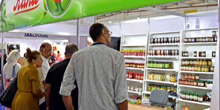 معرض”صناعة بلدنا يواصل استقبال الزائرين و”الوطنية للصحافة” تتابع تقديم التيسيرات والتسهيلات لهم 