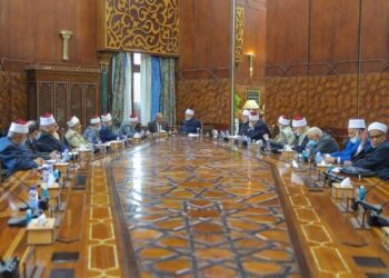 هيئة كبار العلماء تكرم رئيس جامعة الأزهر لجهوده المتميزة في تطوير الجامعة والارتقاء بها