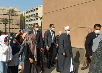 الإمام الأكبر يقوم بزيارة مفاجئة لمدينة البعوث