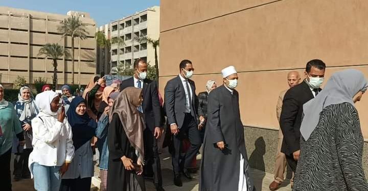 الإمام الأكبر يقوم بزيارة مفاجئة لمدينة البعوث