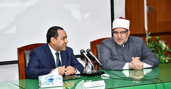 وزير الأوقاف يتسلم من رئيس الجهاز المركزي للتنظيم والإدارة نتيجة الأئمة 2022م